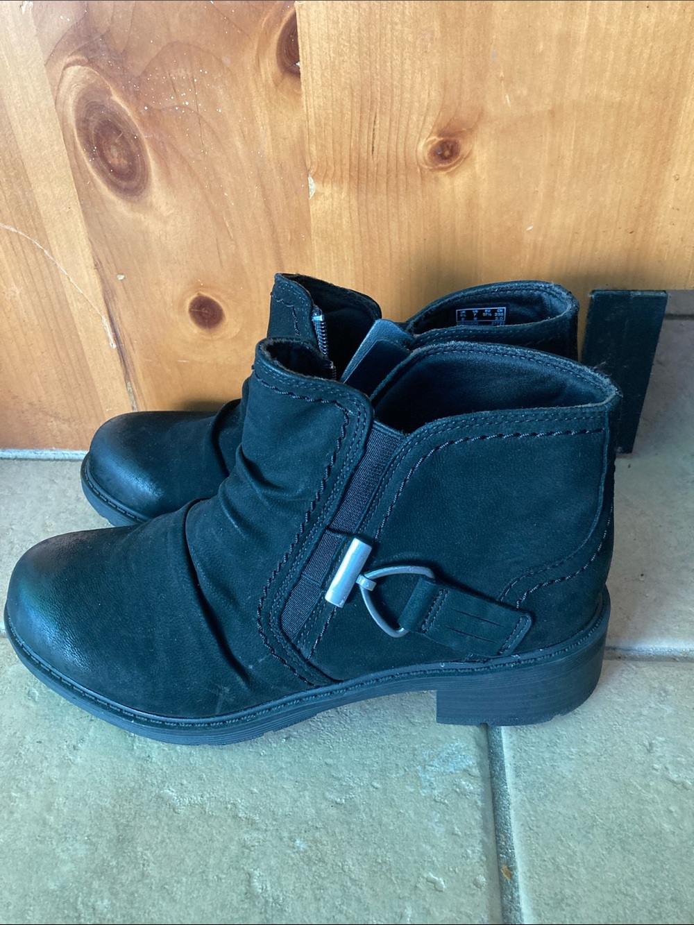 Clark’s black suede ankle boots - Size 7W